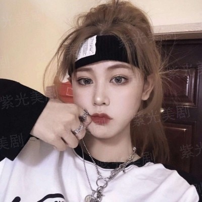 末班车后，在胶囊旅馆向上司传递微热的夜晚